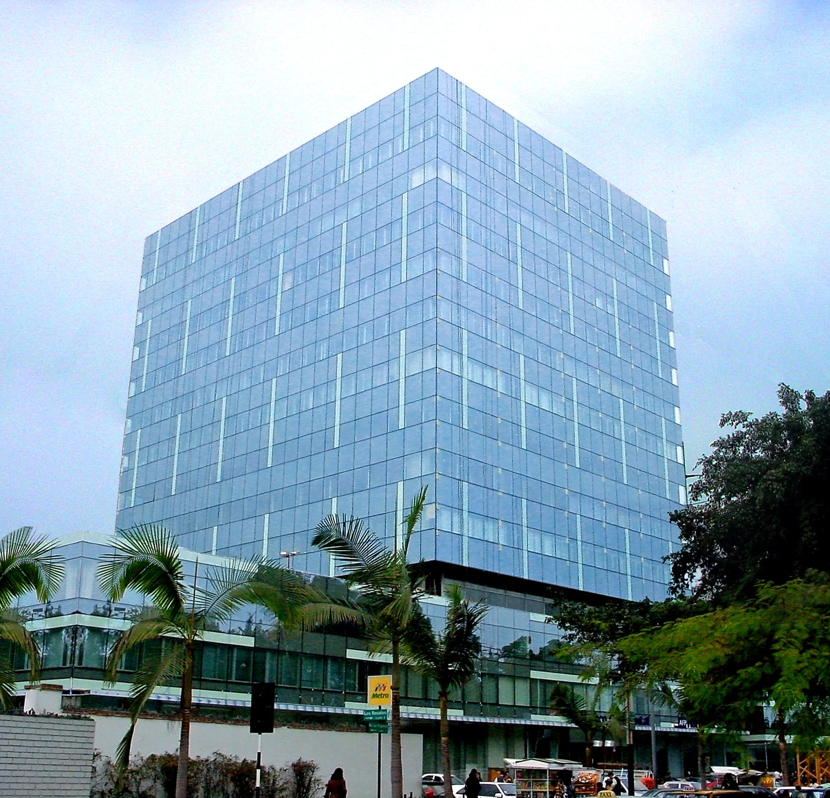 Edificio corporativo acristalado